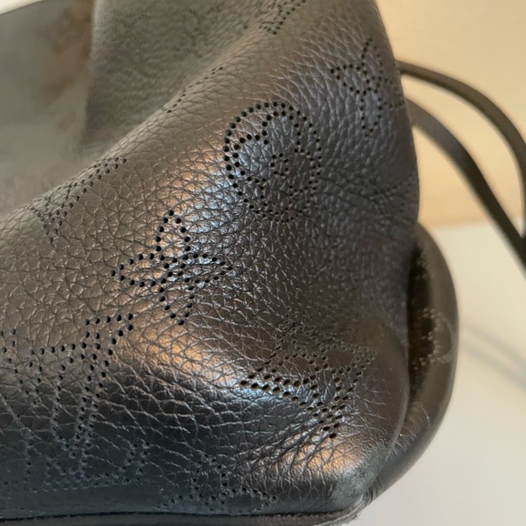 Louis Vuitton Black Bella Tote - Picture 12 of 15